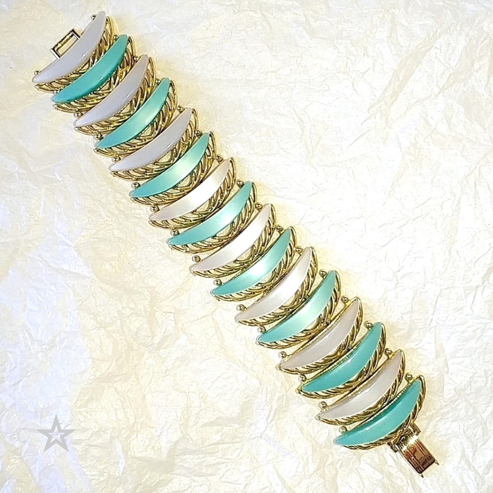 THERMOSET LUCITE AQUA BLUE & WHITE BRACELET - VINTAGE MID-CENTURY